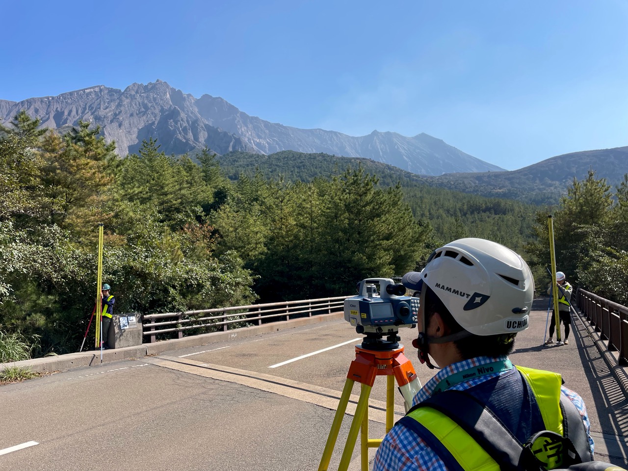 Precise leveling survey of Sakurajima volcano was carried out