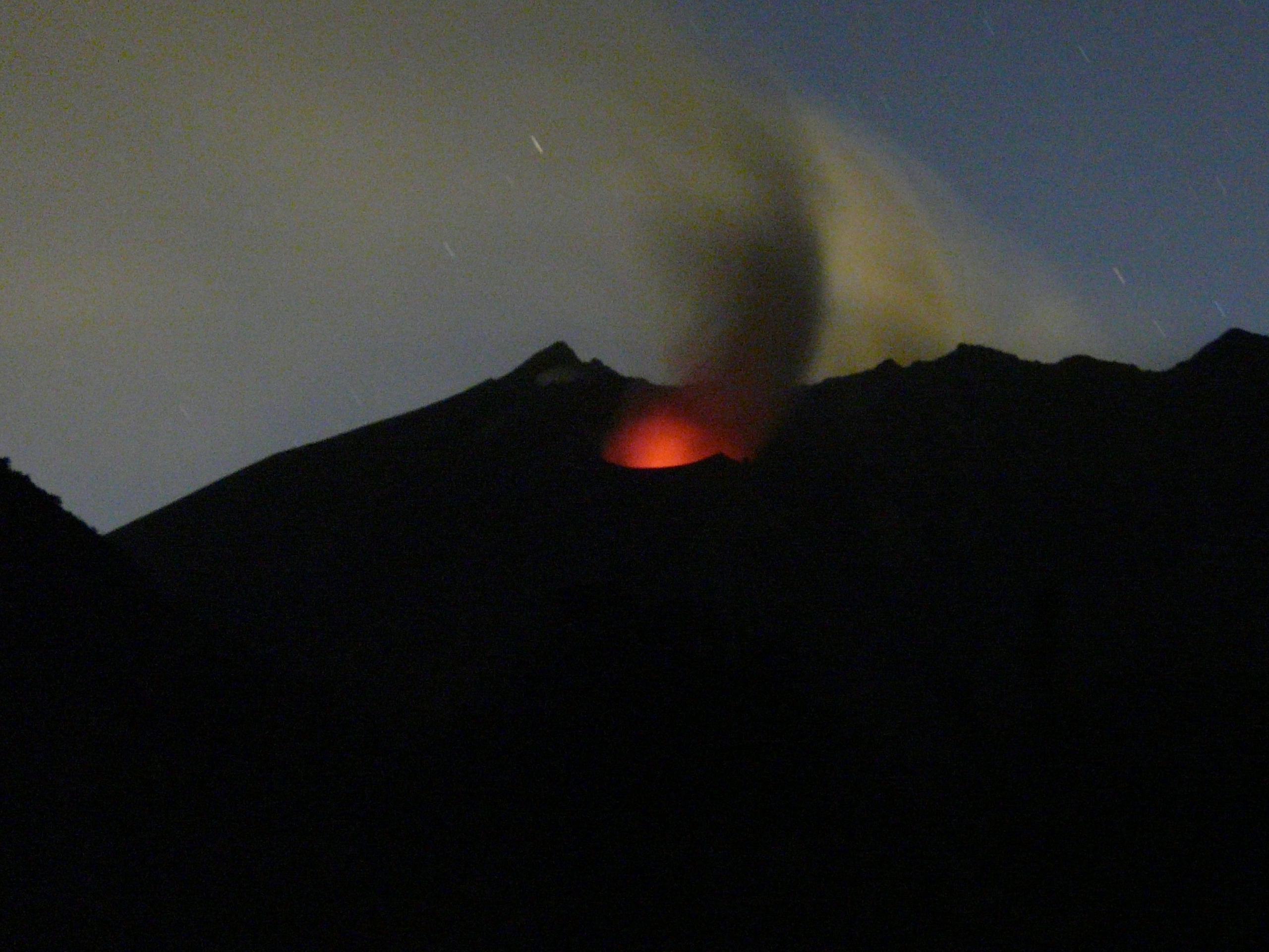 噴火直前の火映の明るさ変動から探る火山爆発のメカニズム